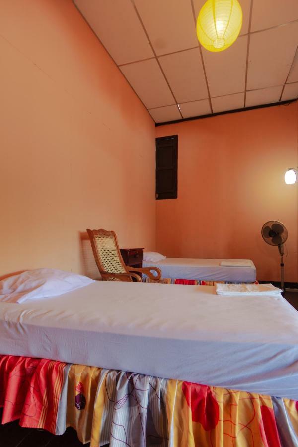 Hostal Lazybones León Esterno foto