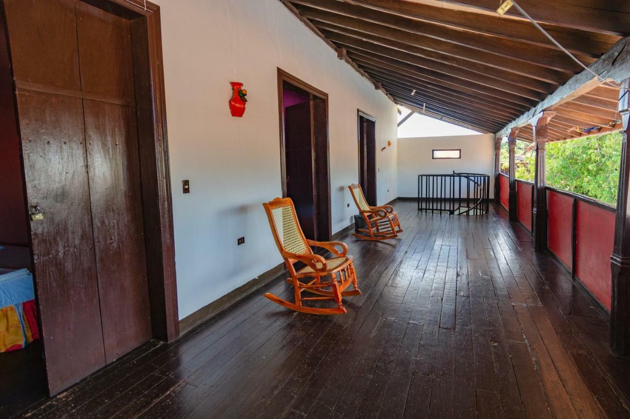Hostal Lazybones León Esterno foto